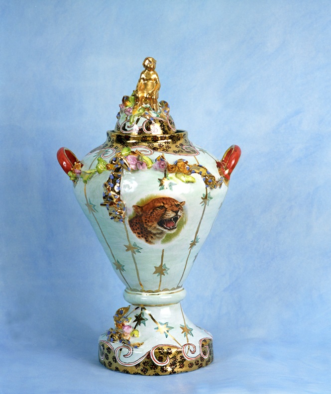 Pot pourri vase with leopard